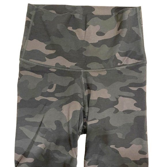 Old Navy Pants - New Old Navy Active Balance‎ Legging Bike Short Green Camo size M Go-Dry